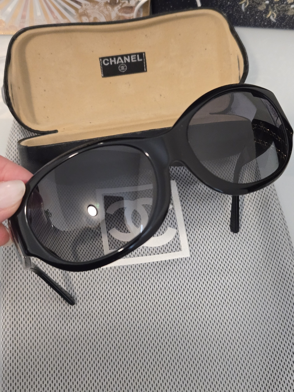 CHANEL Sunglasses (LENS NEEDS TO BE REPLACED)